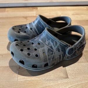 Toddler camo crocs